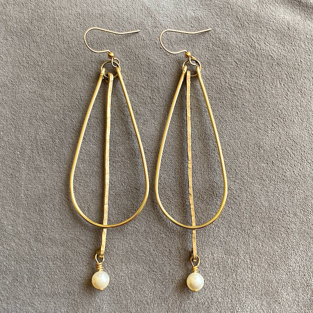 Gold Smooth Teardrop Hammered Bar And Pearl Earrings
