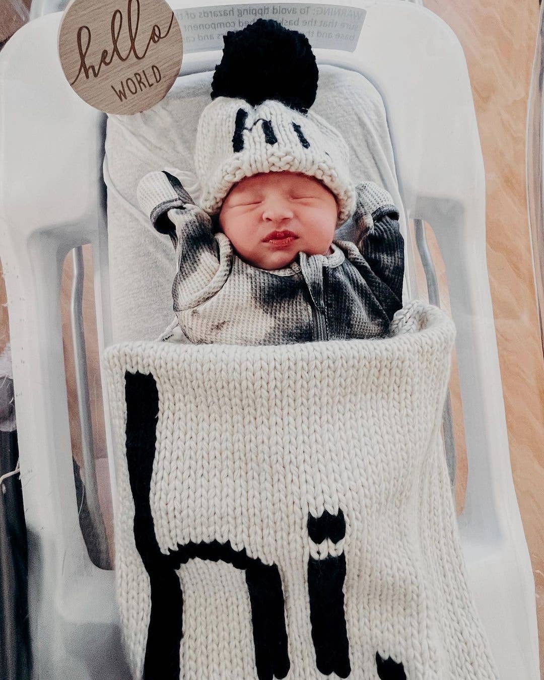 hi. Hand Knit Blanket Black: Black