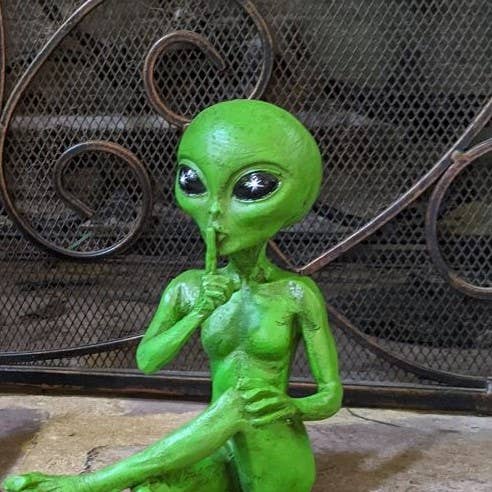 Alien Ledge Loungers “Peace &amp; Quiet” 10″ H Figurine Set