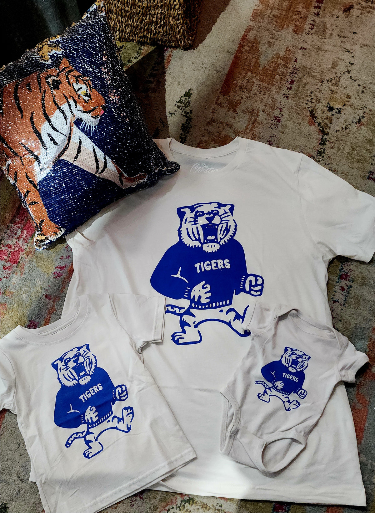 Vintage Tiger Royal: Vintage White + Royal