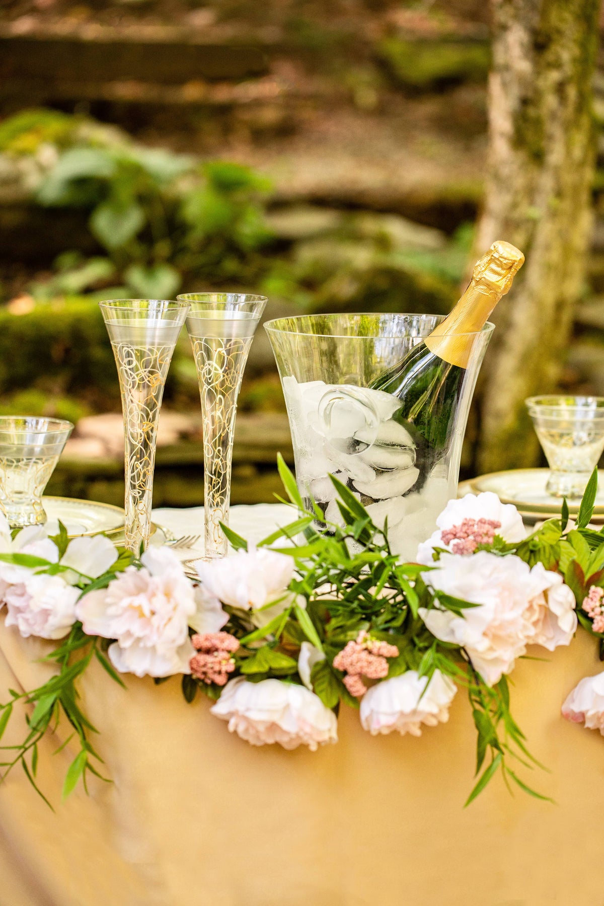 Celebration Streamers Hollow Flute Glasses