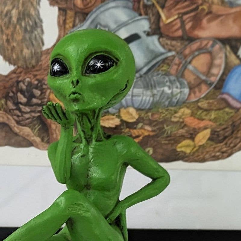 Alien Invasion 'The Flirty' 10” H Female Alien Shelf Sitter