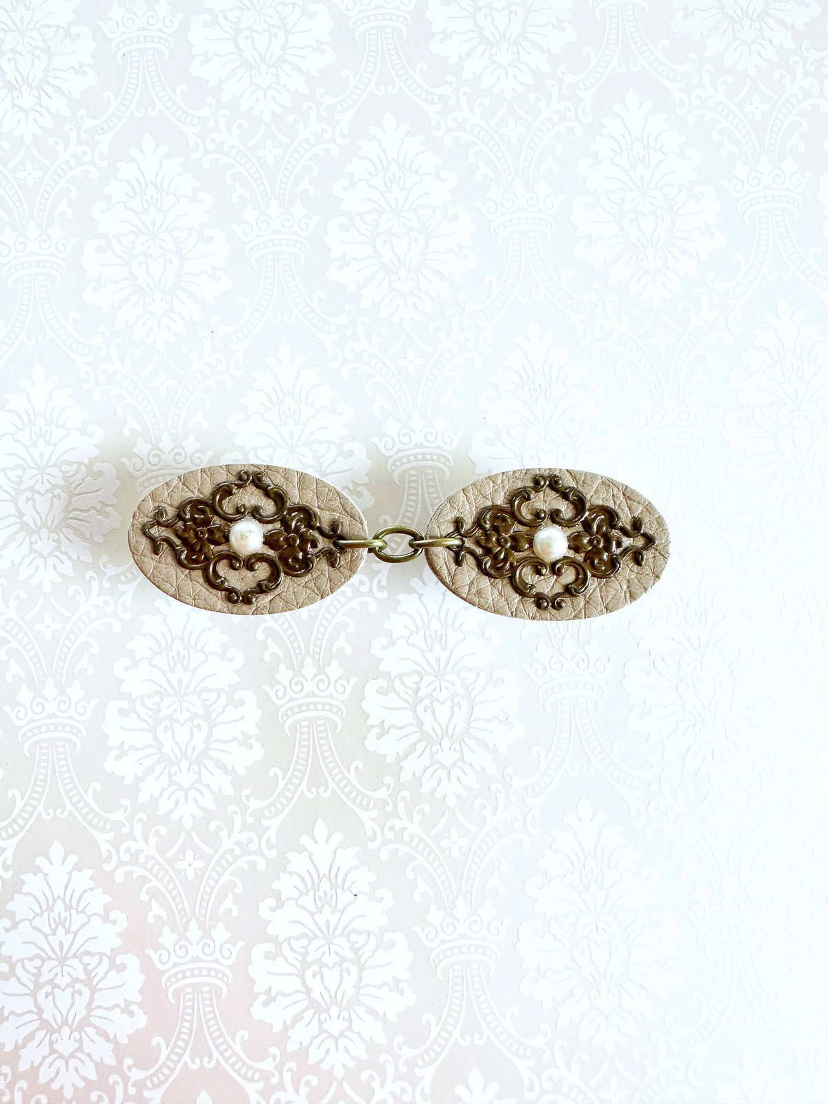 Bronze on Champagne Romantic KardiKlip