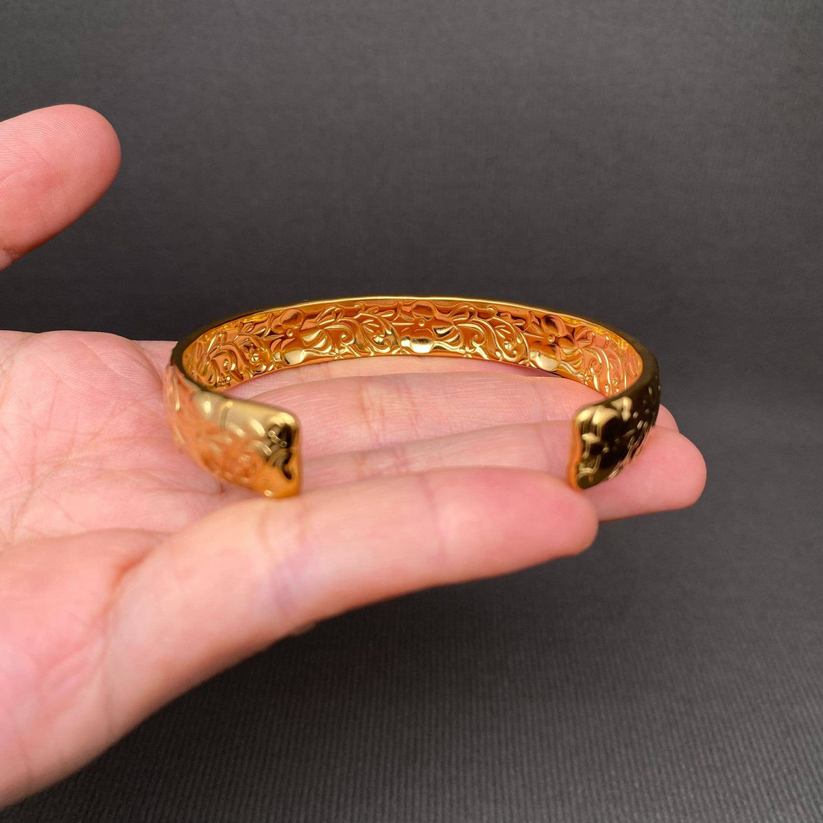 Flower Texture 18K Gold Plated Stainless Steel Cuff - FGS