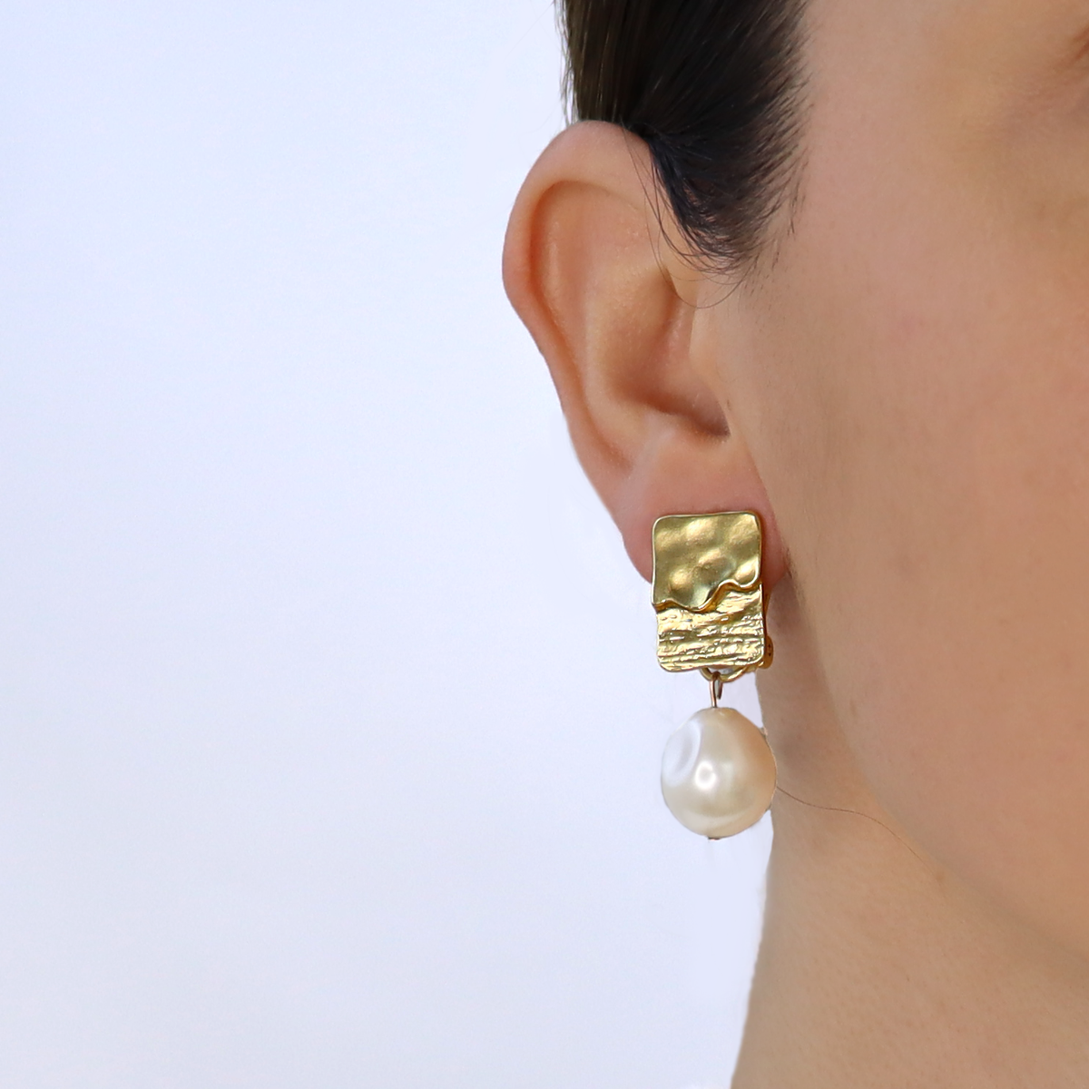 Rectangular clip on earrings with pearl drop: Silver