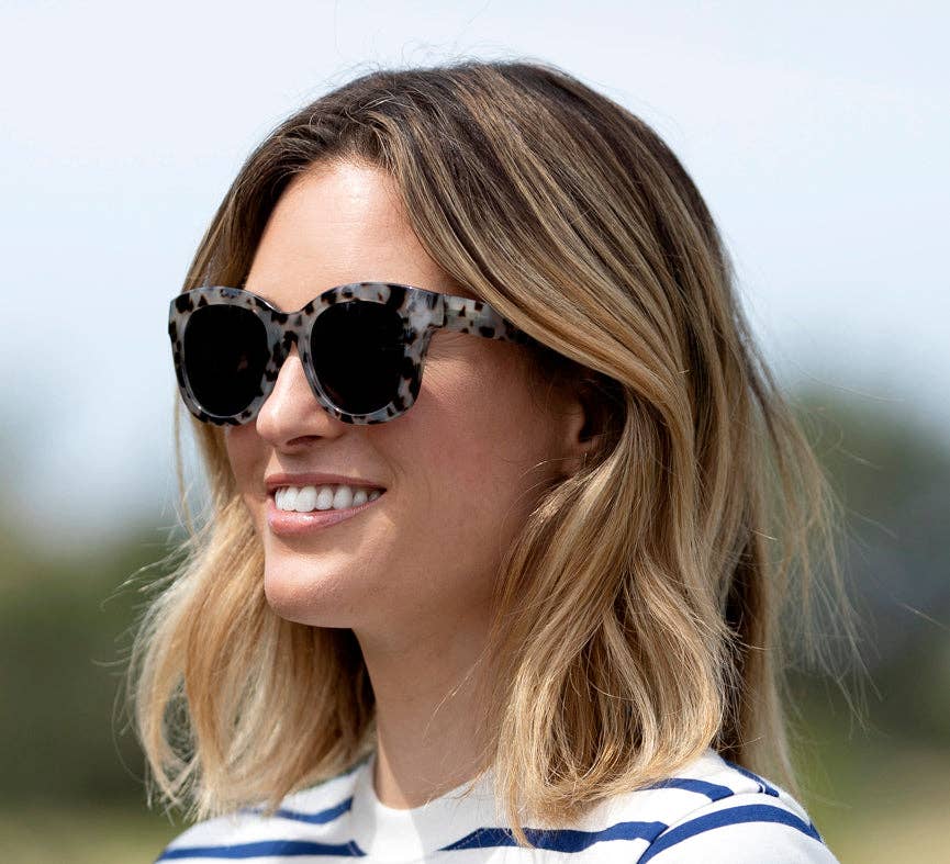 Center Stage (Sunglasses): Reading