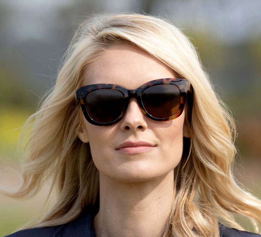 Center Stage (Sunglasses): Reading