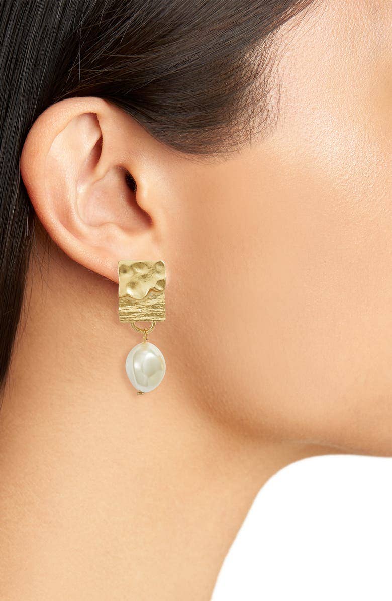 Rectangular clip on earrings with pearl drop: Gold
