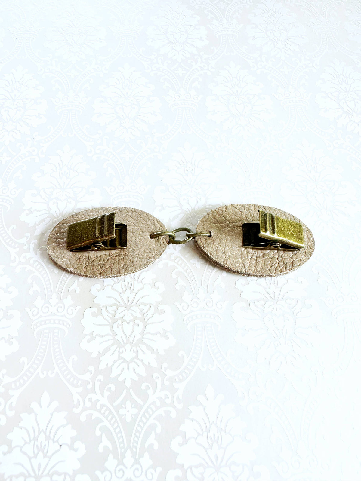 Bronze on Champagne Romantic KardiKlip