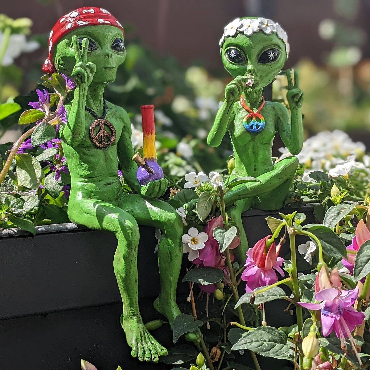 “Hippie and Stoner” 10 Inch H Alien Shelf Sitter Statues