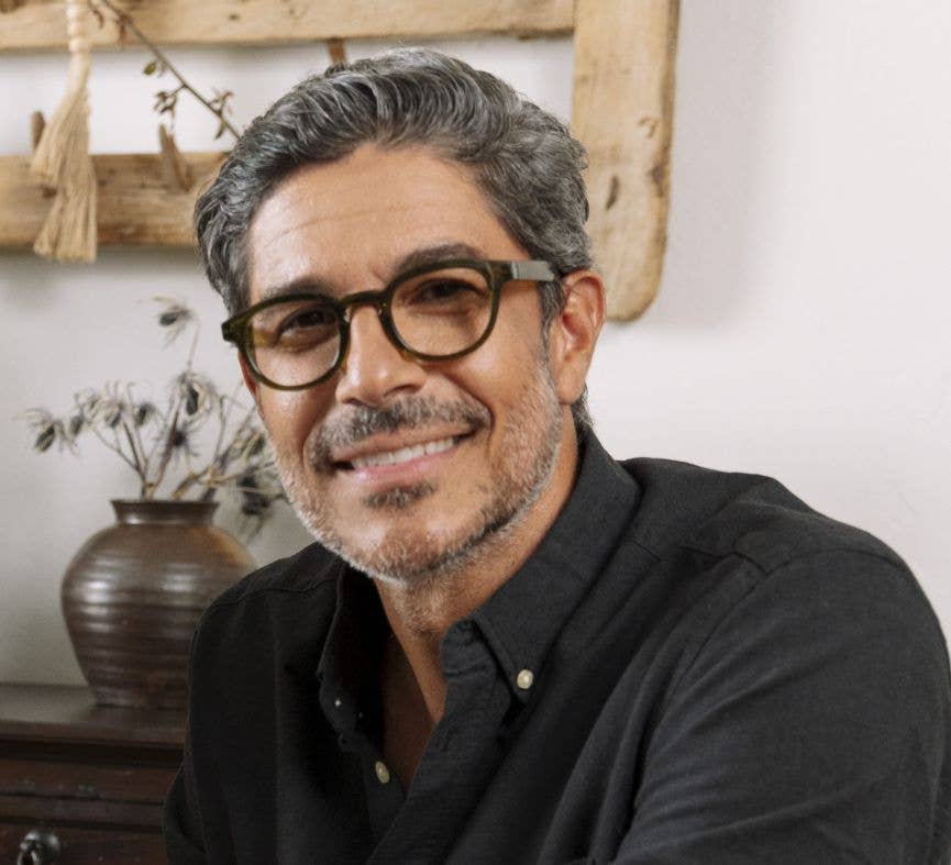 Asher (Blue Light): Blue / Reading