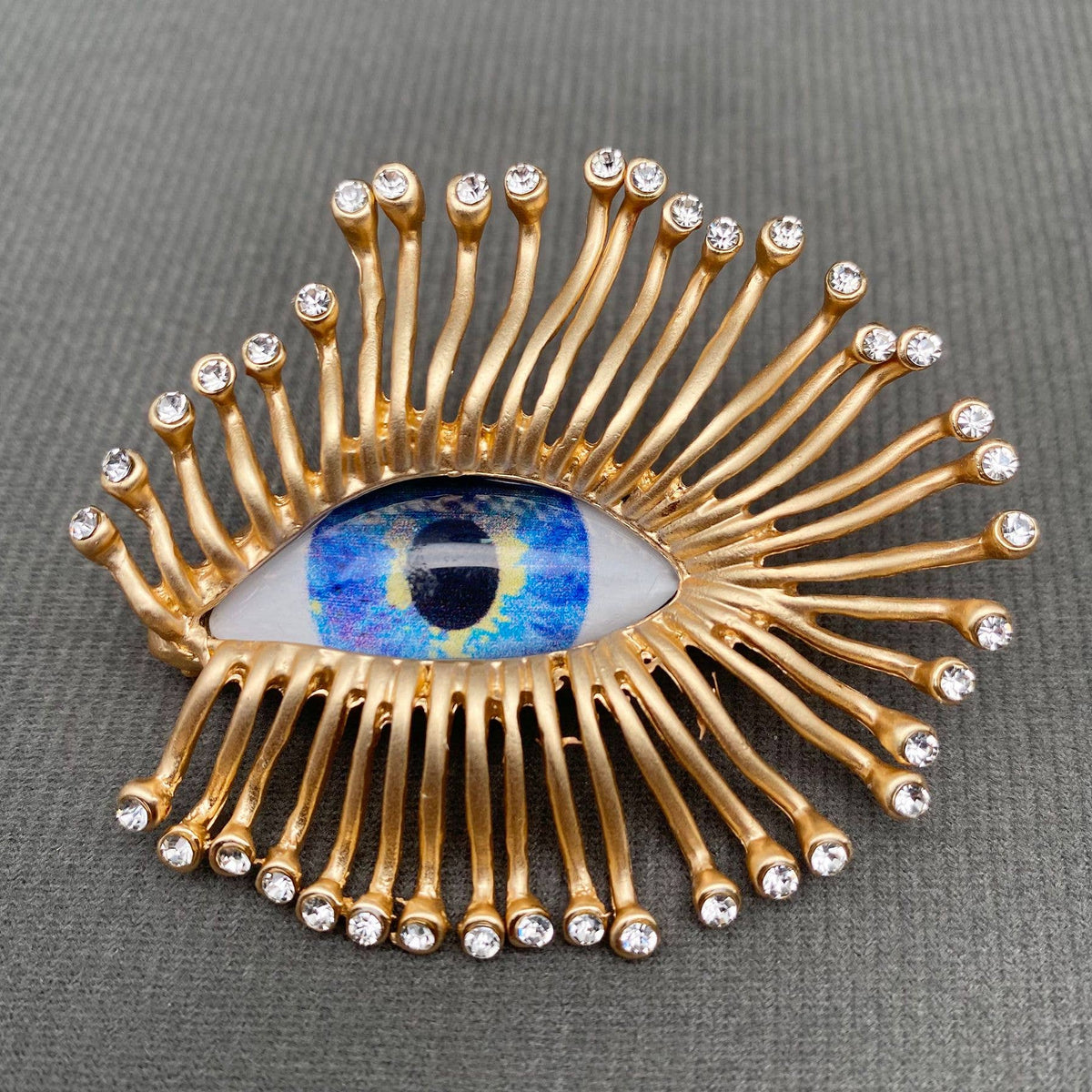 Rhinestone Inlaid Big Eye Brooch