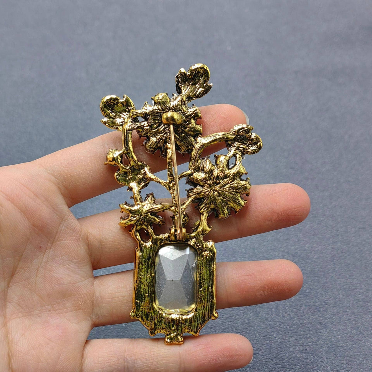 Inlaid Glass &amp; Rhinestone Flower Shape Vintage Brooch