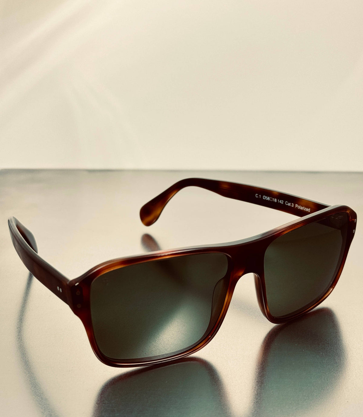 Vincitore Unisex Sunglasses - Handmade in Italy: Black or Brown