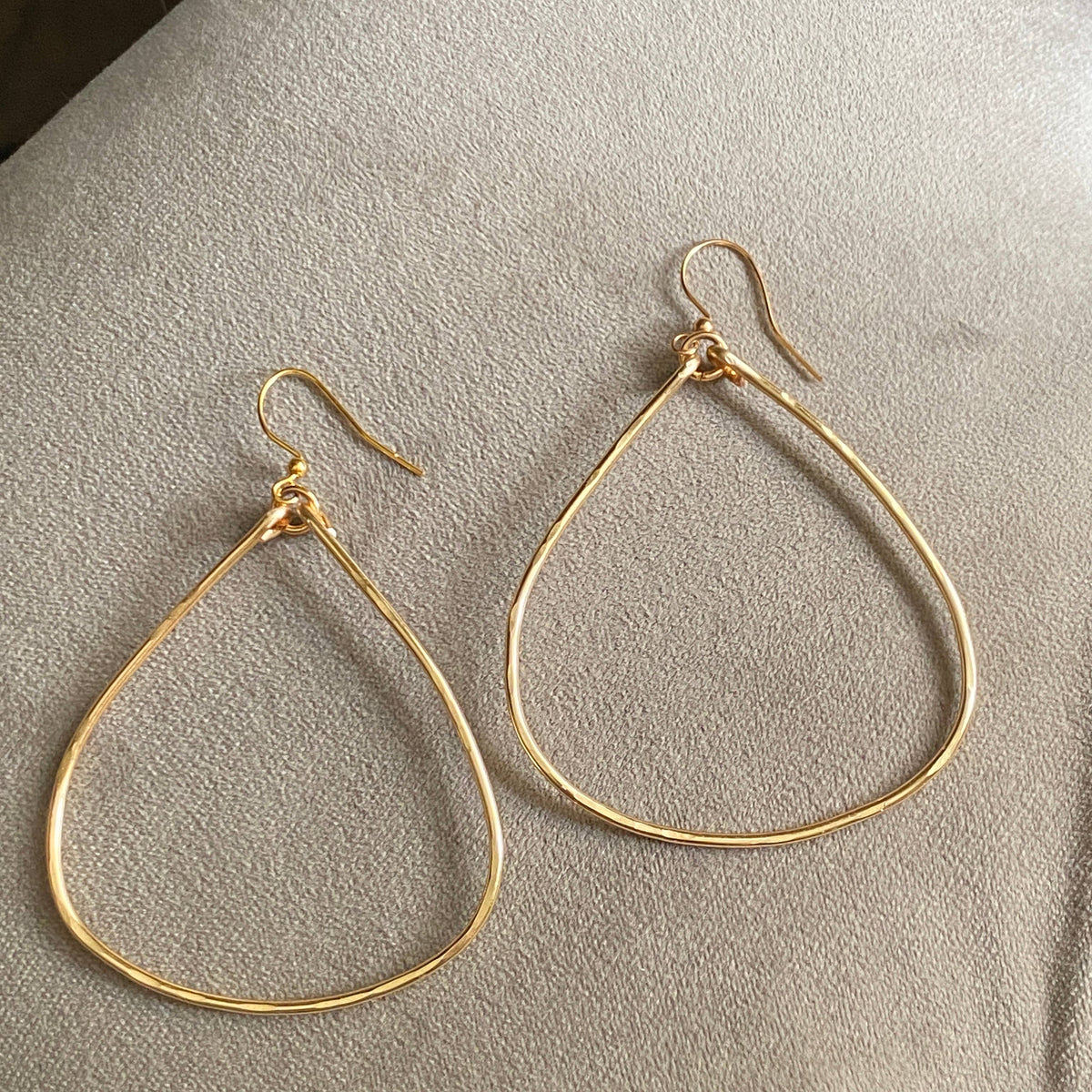 Triangle Gold Hoops Hammered Rounded: Silver