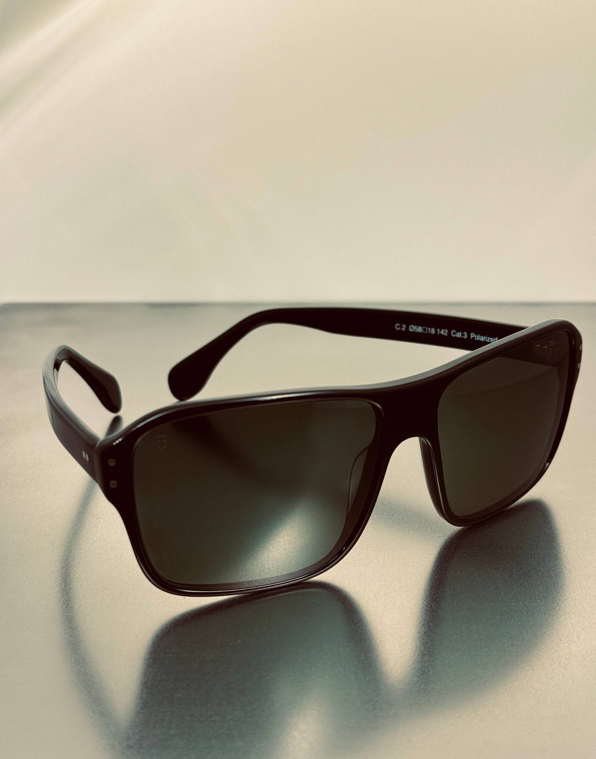 Vincitore Unisex Sunglasses - Handmade in Italy: Black or Brown