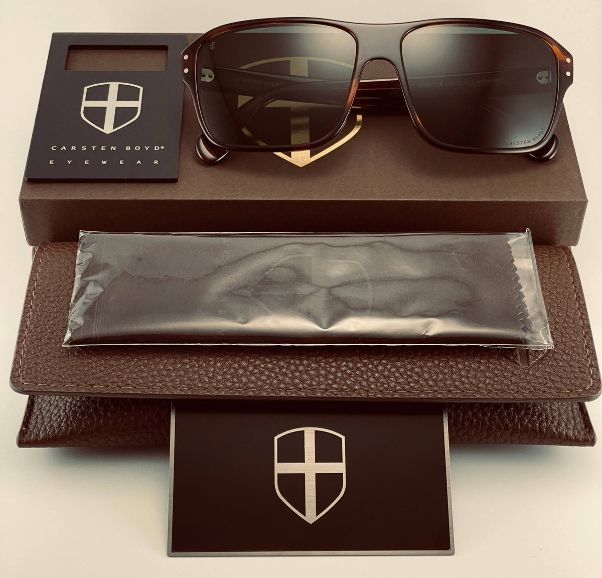 Vincitore Unisex Sunglasses - Handmade in Italy: Black or Brown