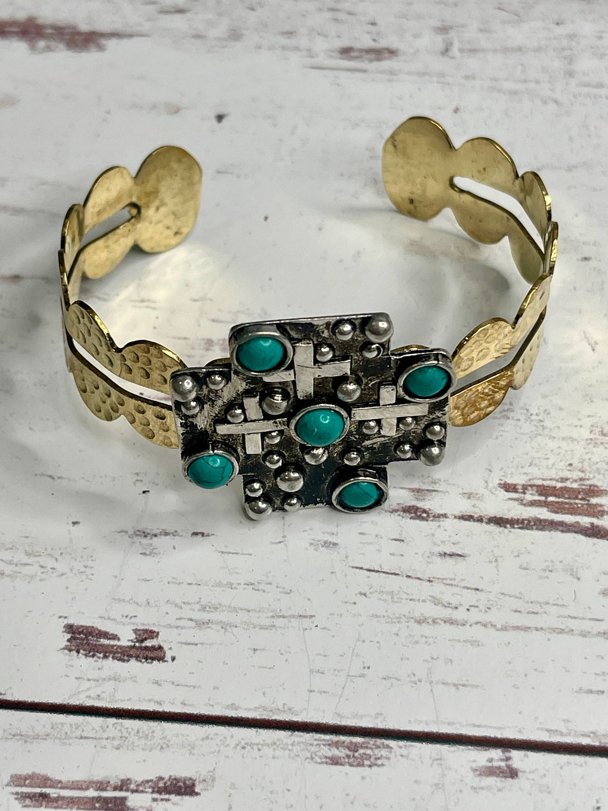 Criss cross Concho Gold cuff