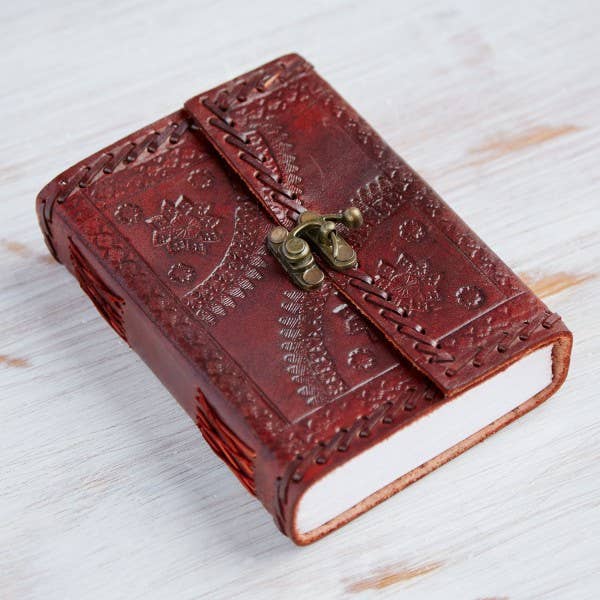 Handcrafted Medium Embossed Leather Journal Notebook: Embossed