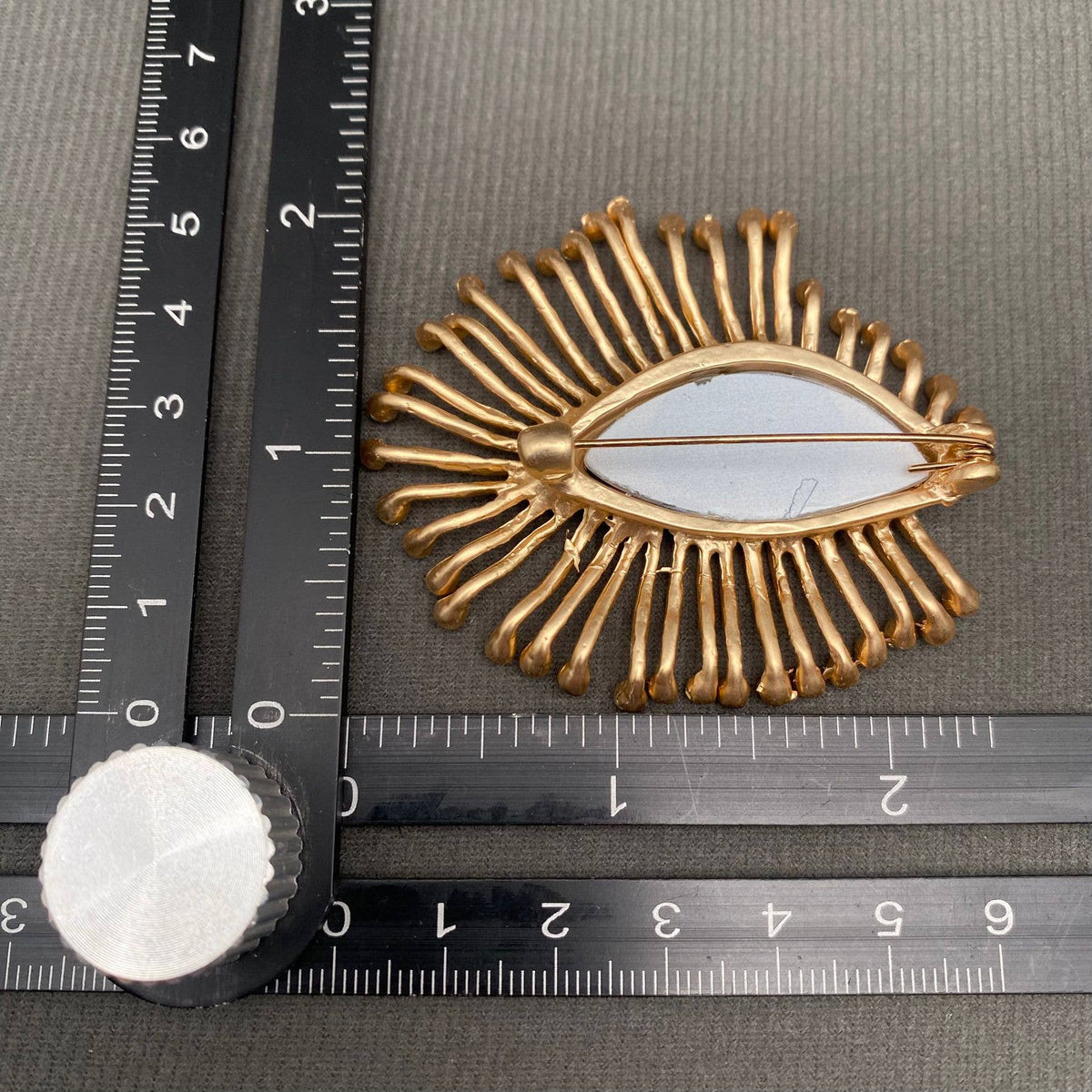 Rhinestone Inlaid Big Eye Brooch