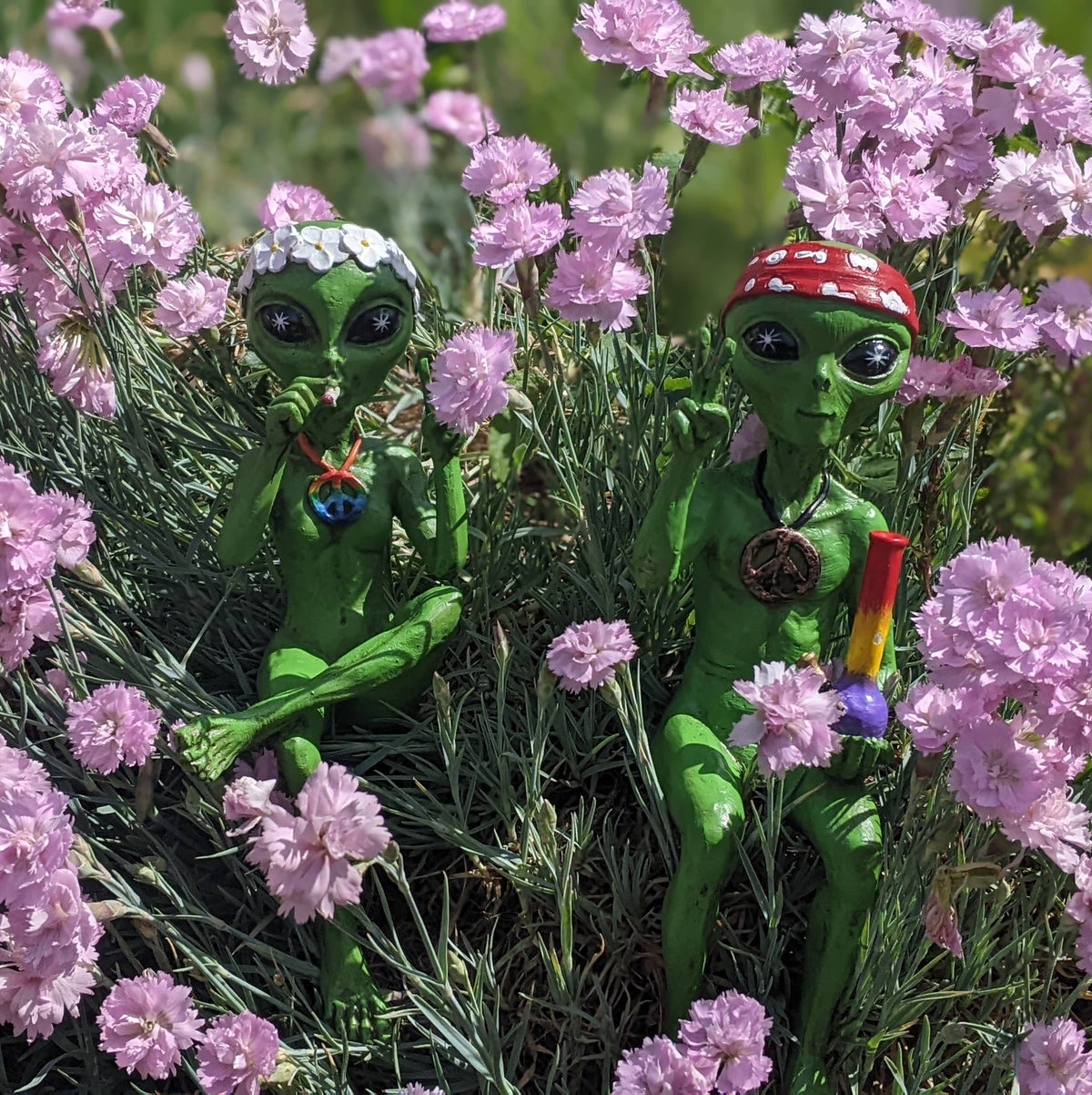 “Hippie and Stoner” 10 Inch H Alien Shelf Sitter Statues