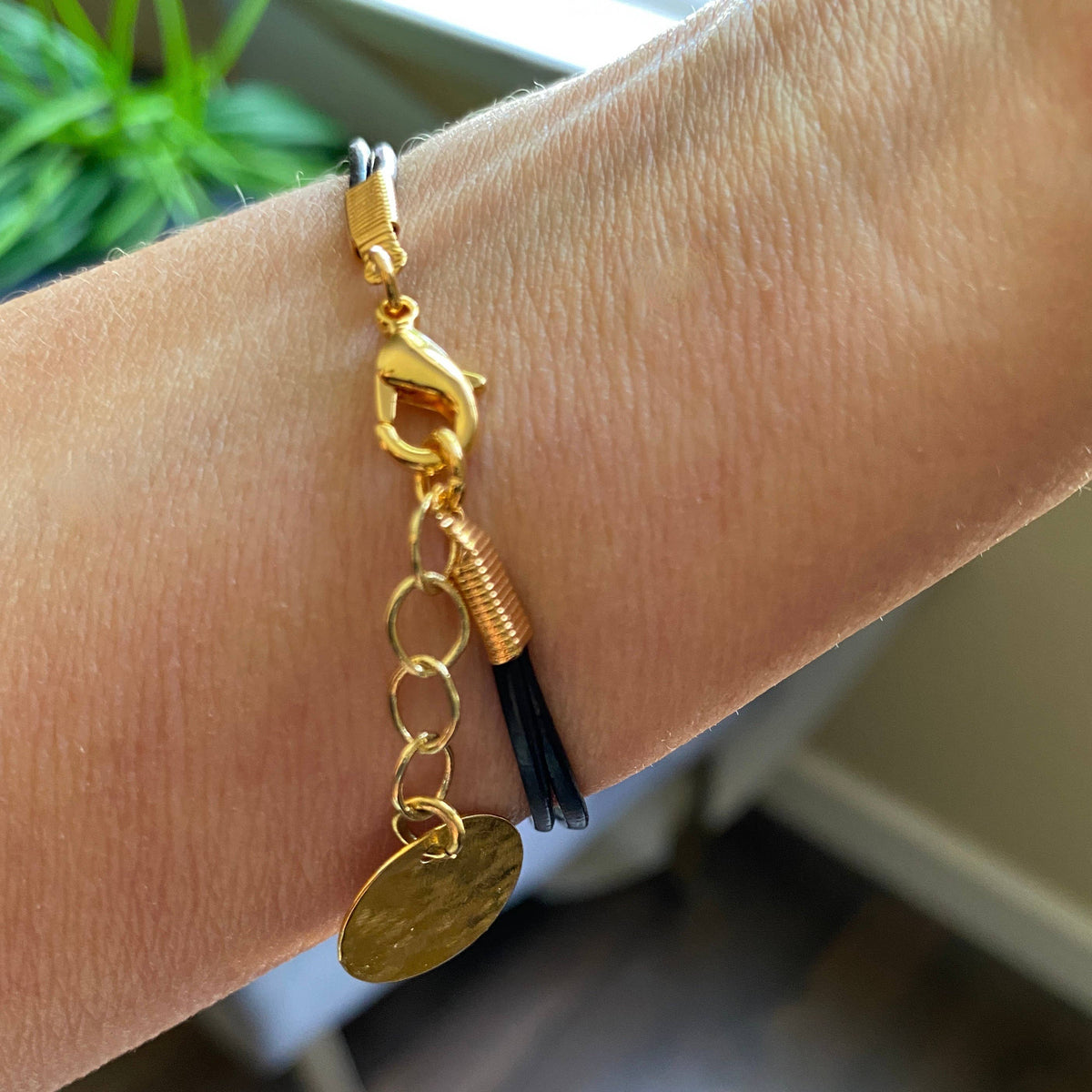 Hammered Organic Gold Connector Leather Bracelet: Gold
