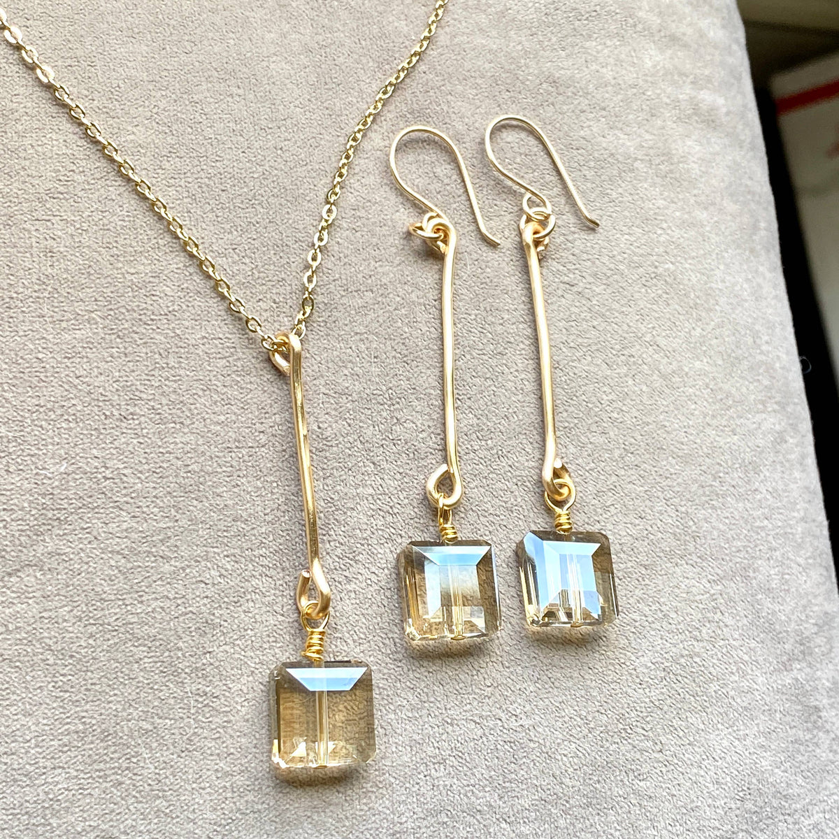 Gold Hammered Bar Set Crystals Collection: Champagne