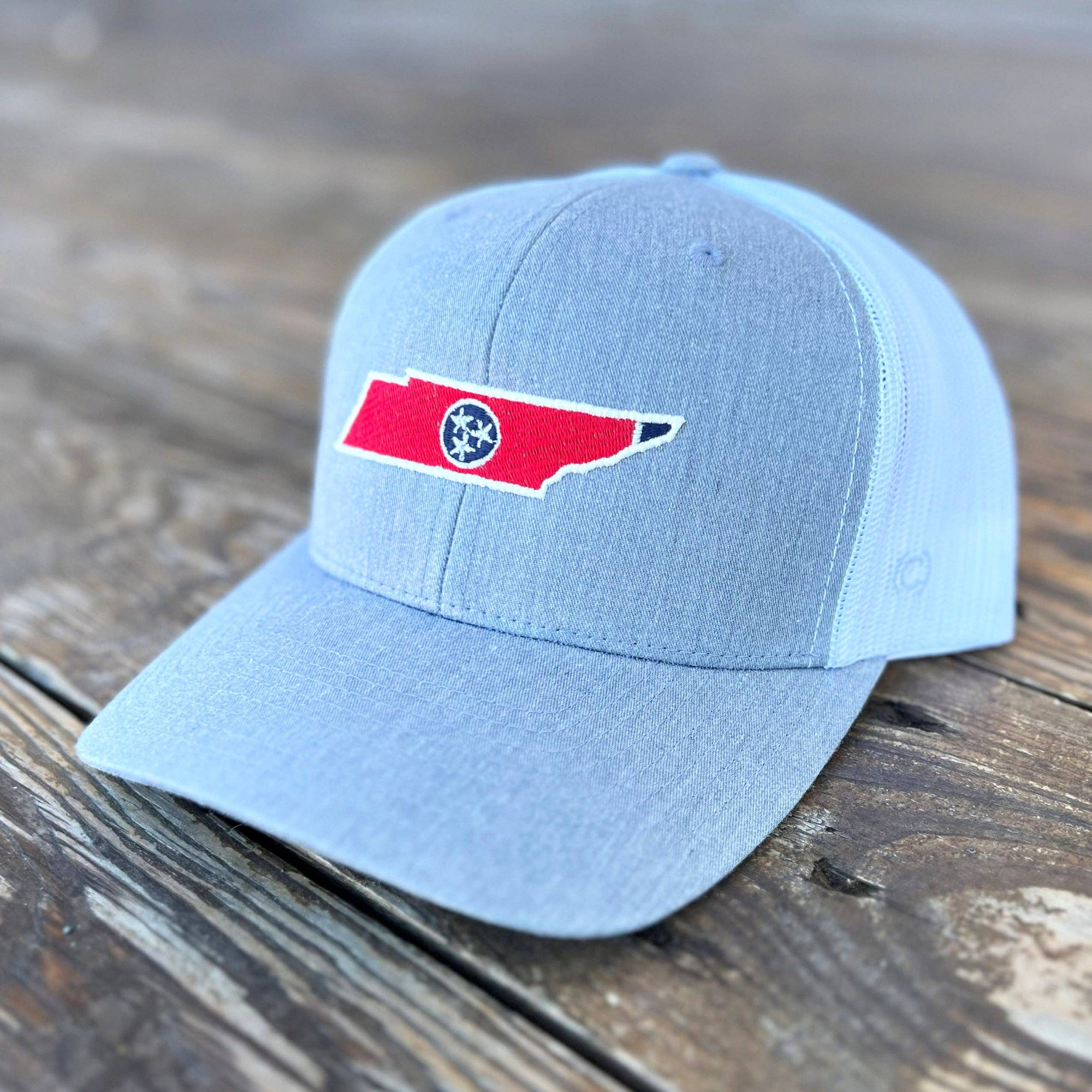 TENNESSEE - STATE FLAG HATS: Grey & White Trucker