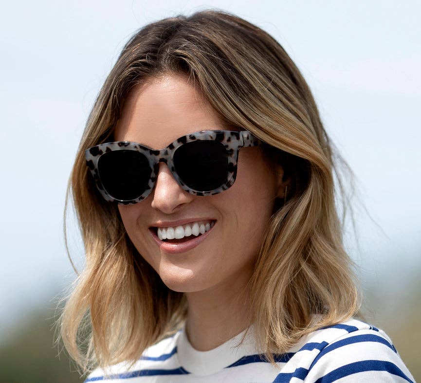 Center Stage (Sunglasses): Reading