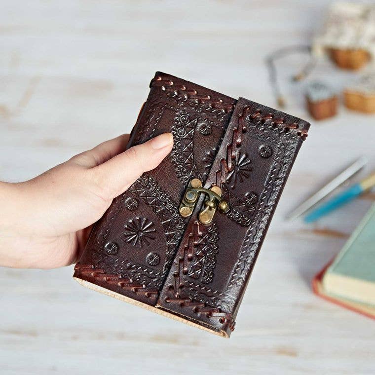 Handcrafted Medium Embossed Leather Journal Notebook: Embossed