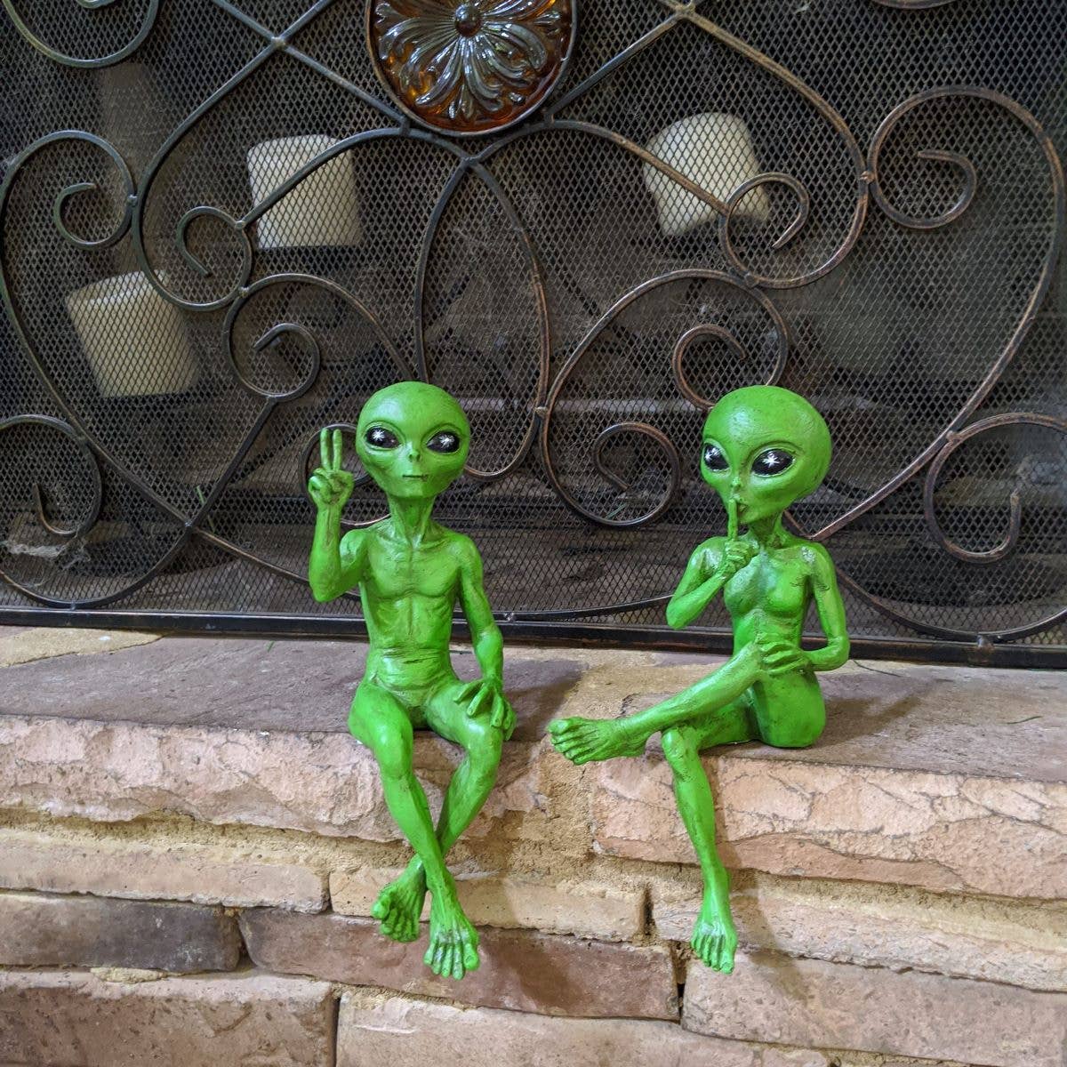 Alien Ledge Loungers “Peace &amp; Quiet” 10″ H Figurine Set