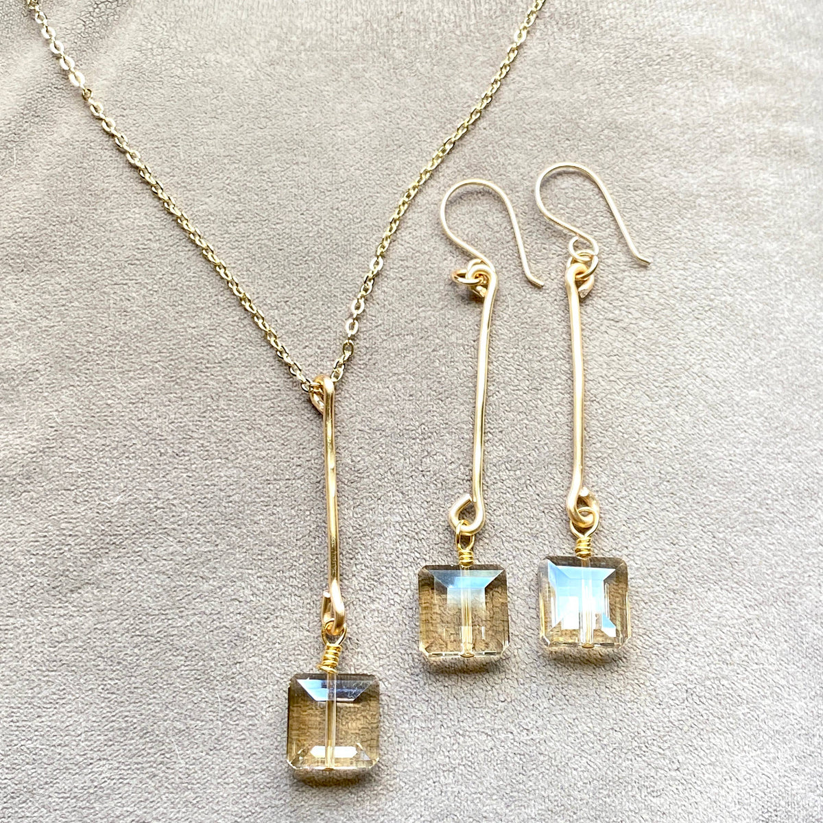 Gold Hammered Bar Set Crystals Collection: Champagne