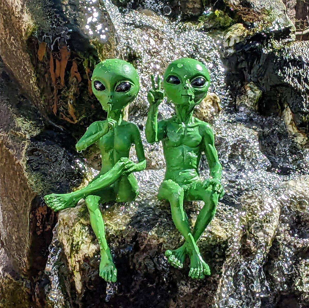 Alien Ledge Loungers “Peace &amp; Quiet” 10″ H Figurine Set