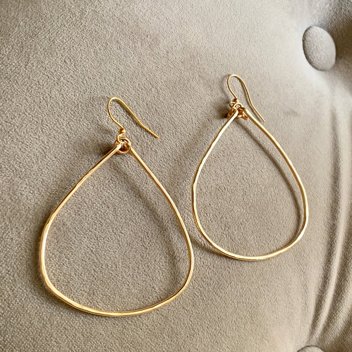 Triangle Gold Hoops Hammered Rounded: Silver