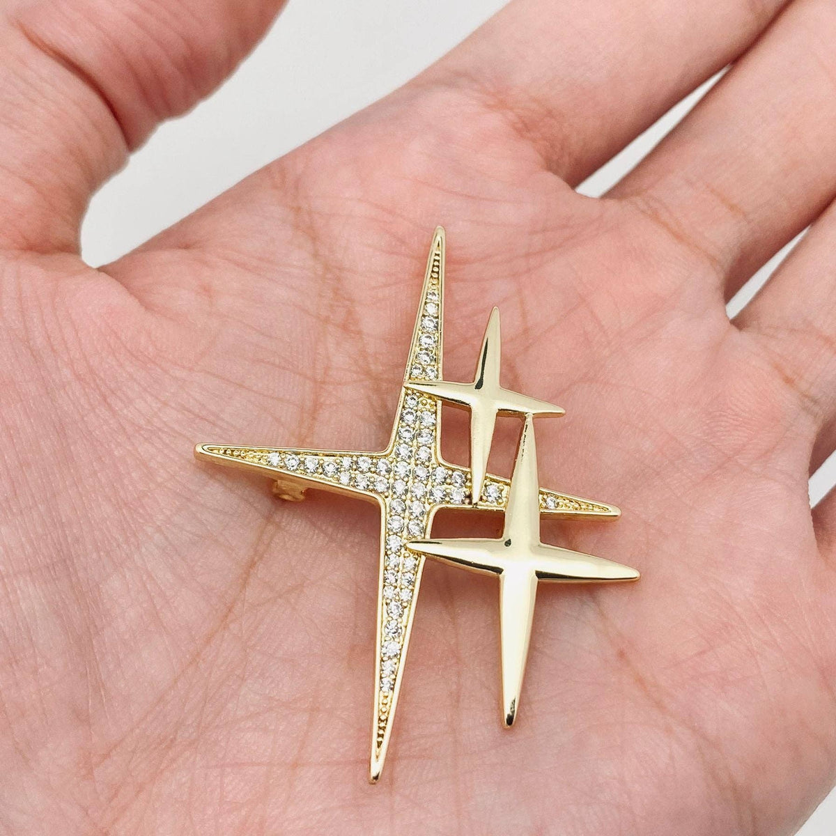 Micro-inlaid Cubic Zirconia Star Brooch
