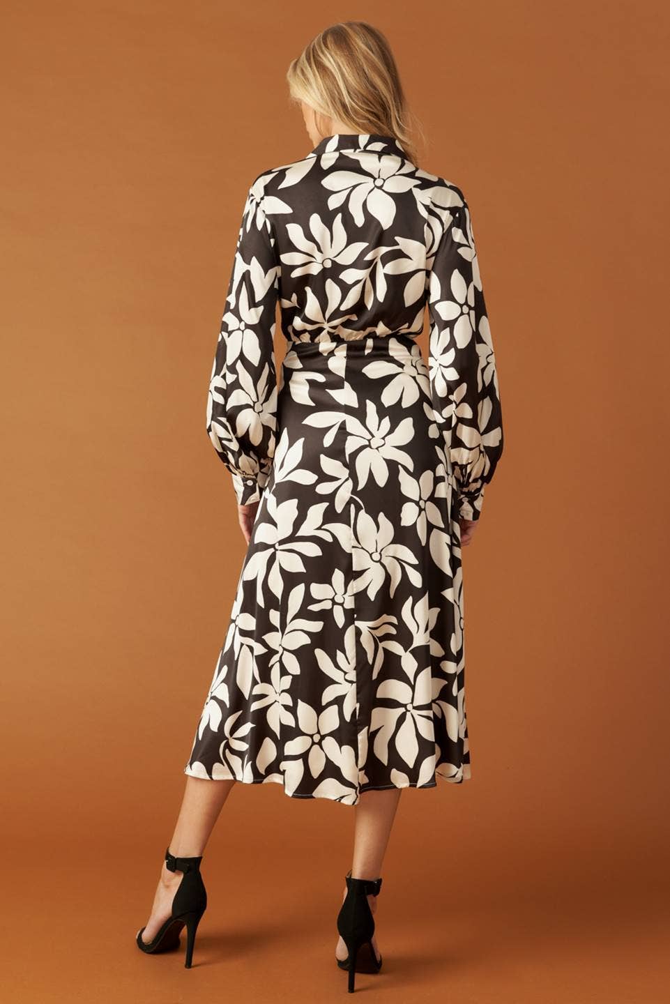 A printed woven midi dress -  Black / Contemporary
