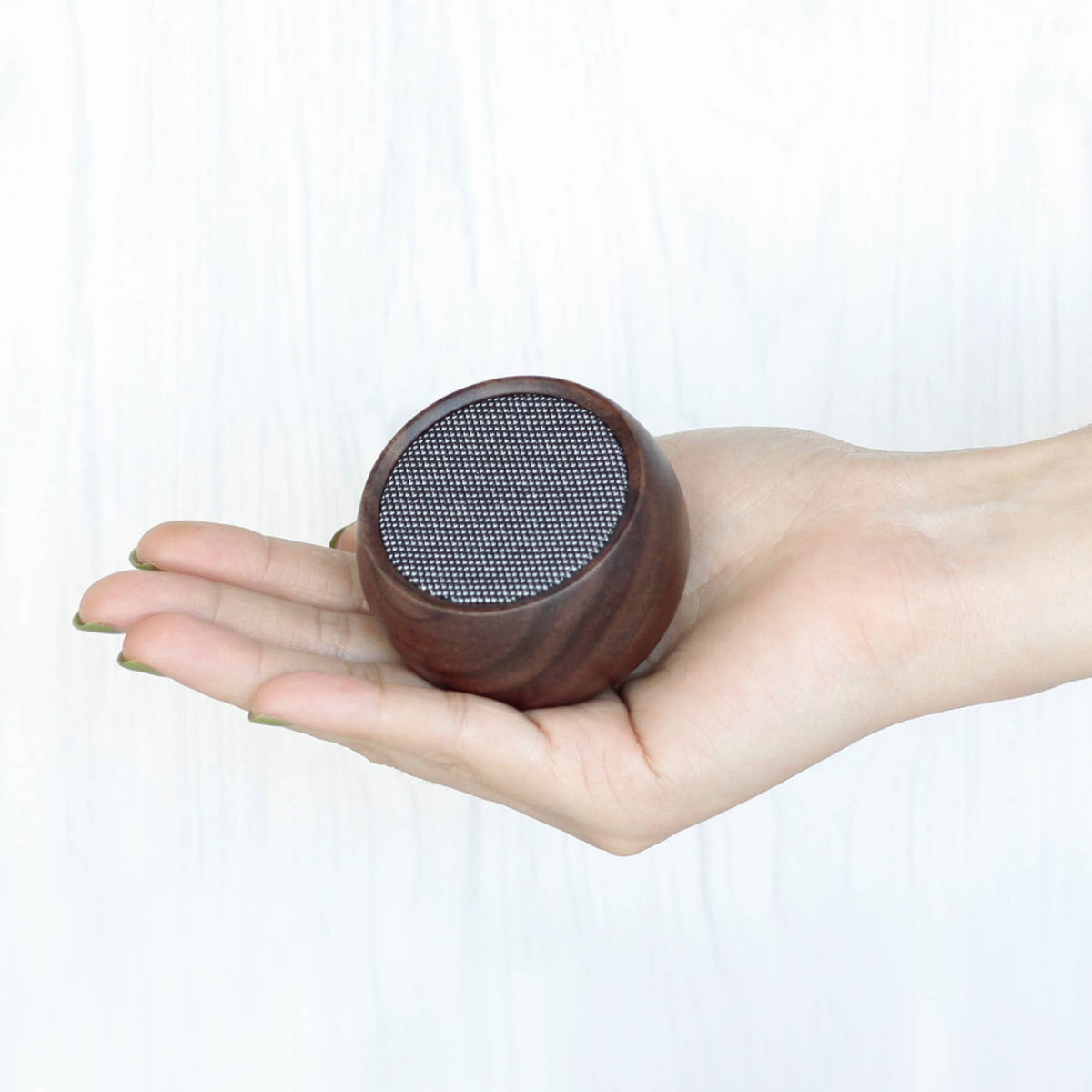 Tumbler Selfie Speaker: Walnut