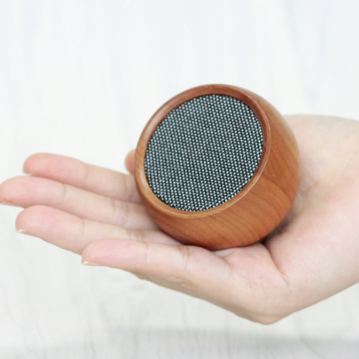 Tumbler Selfie Speaker: Walnut