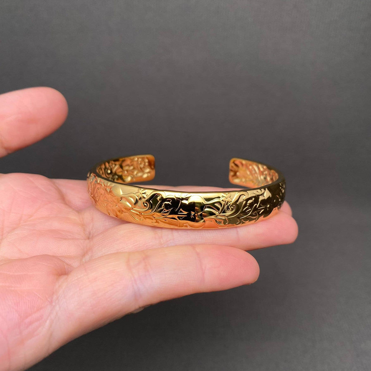 Flower Texture 18K Gold Plated Stainless Steel Cuff - FGS
