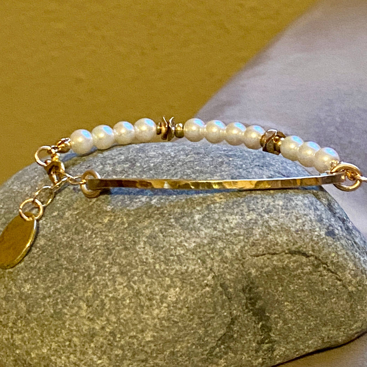 Pearl - Cream Pearl Glass Beads with Hammered Bar Stretch Bracelet