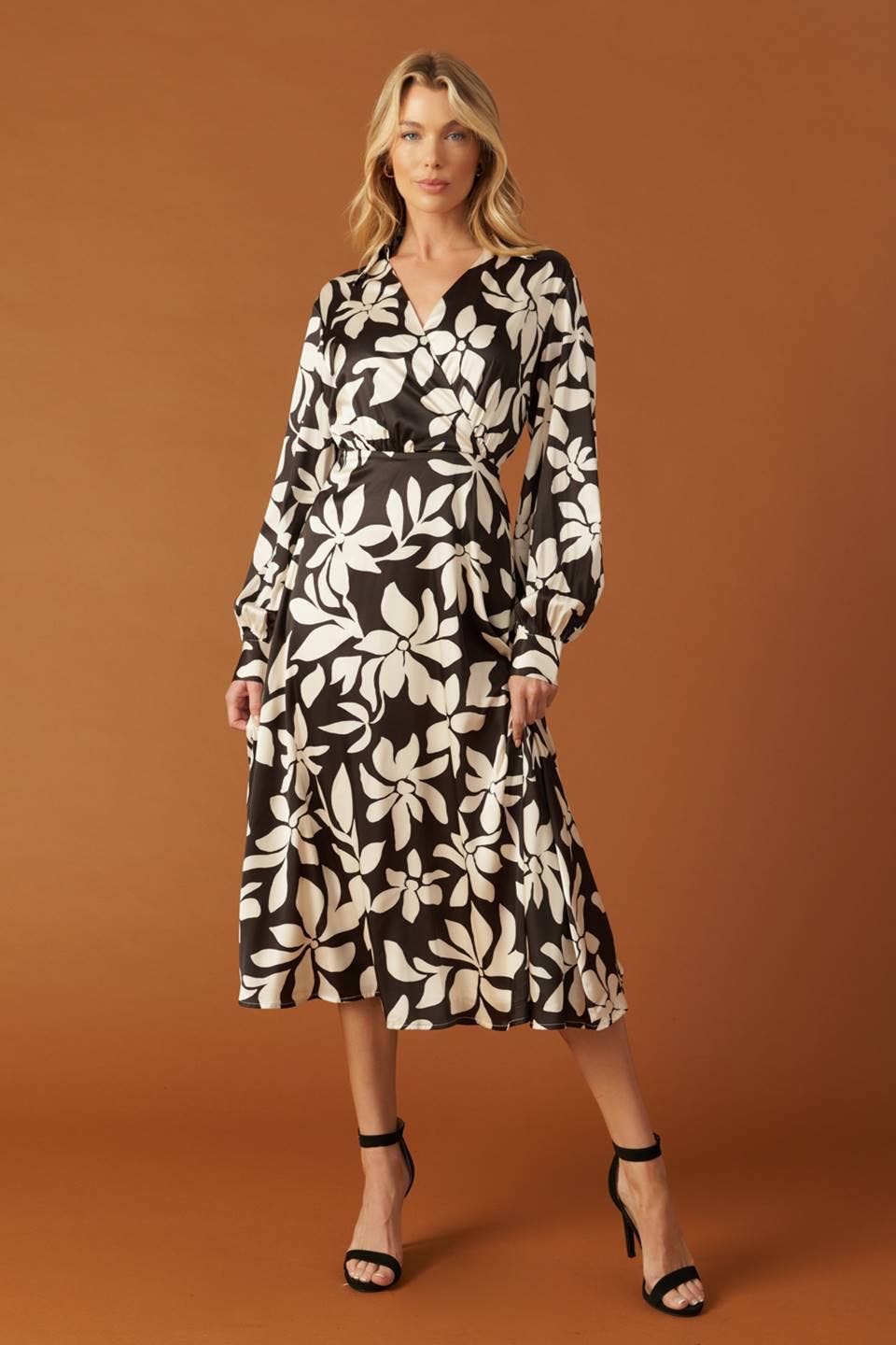 A printed woven midi dress -  Black / Contemporary