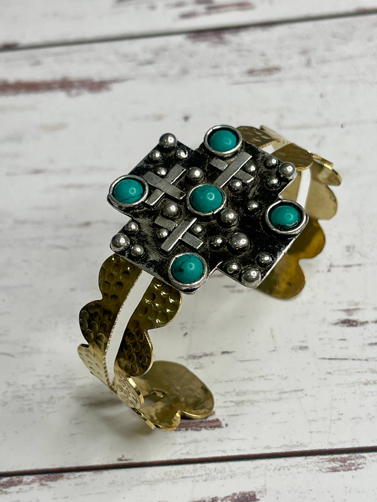 Criss cross Concho Gold cuff