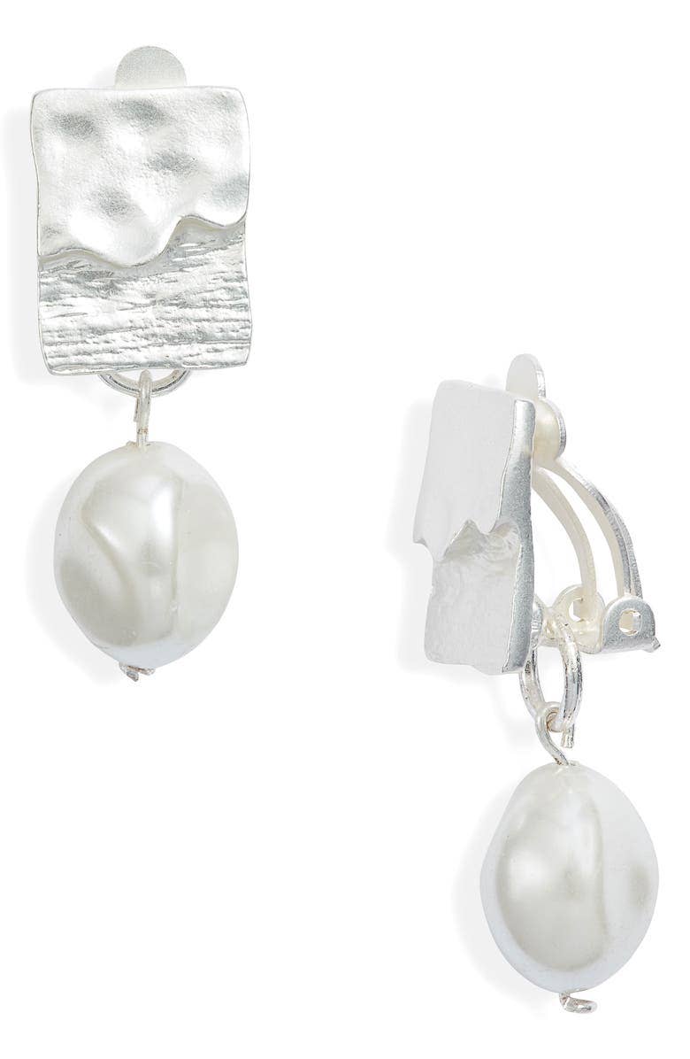 Rectangular clip on earrings with pearl drop: Gold
