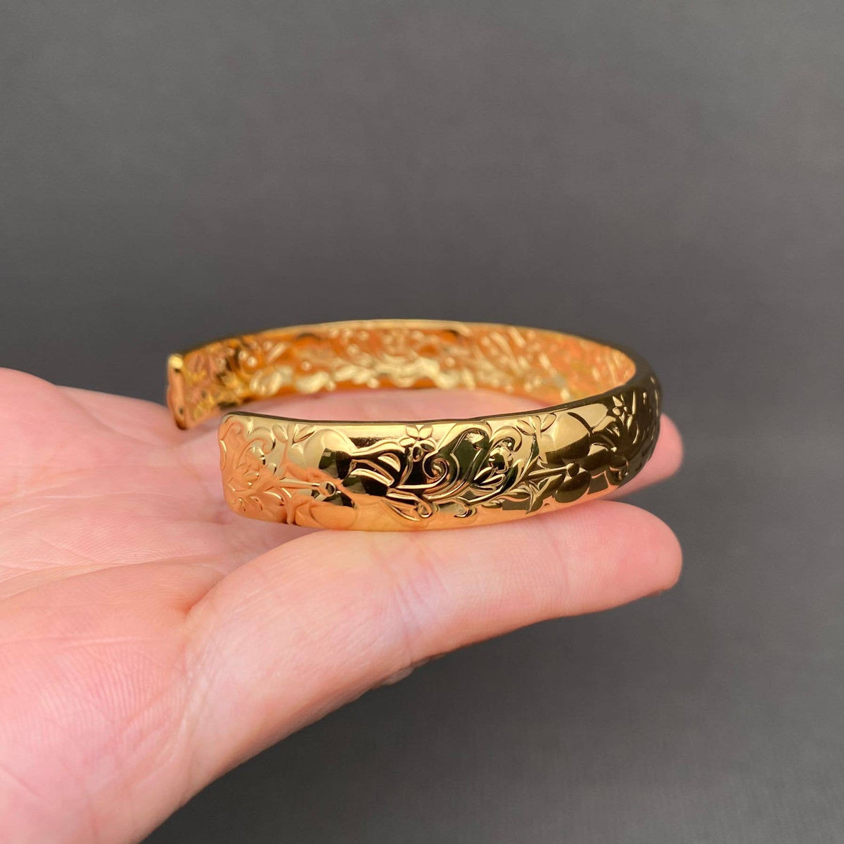 Flower Texture 18K Gold Plated Stainless Steel Cuff - FGS