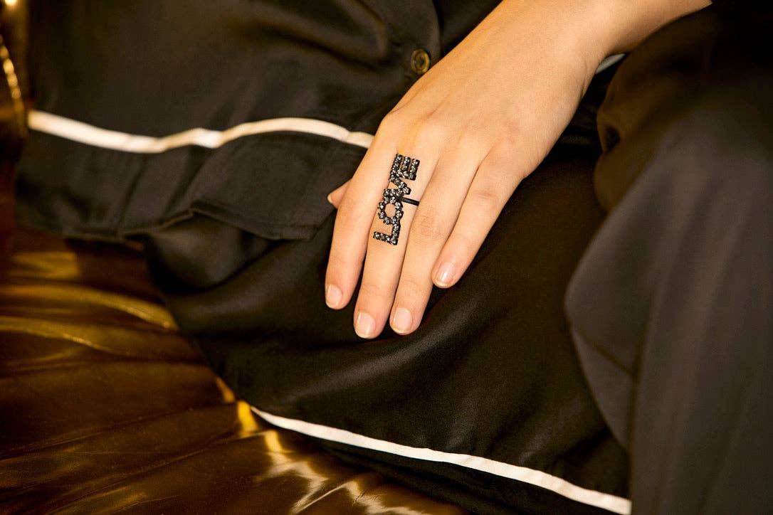 Adjustable Love Ring: Black