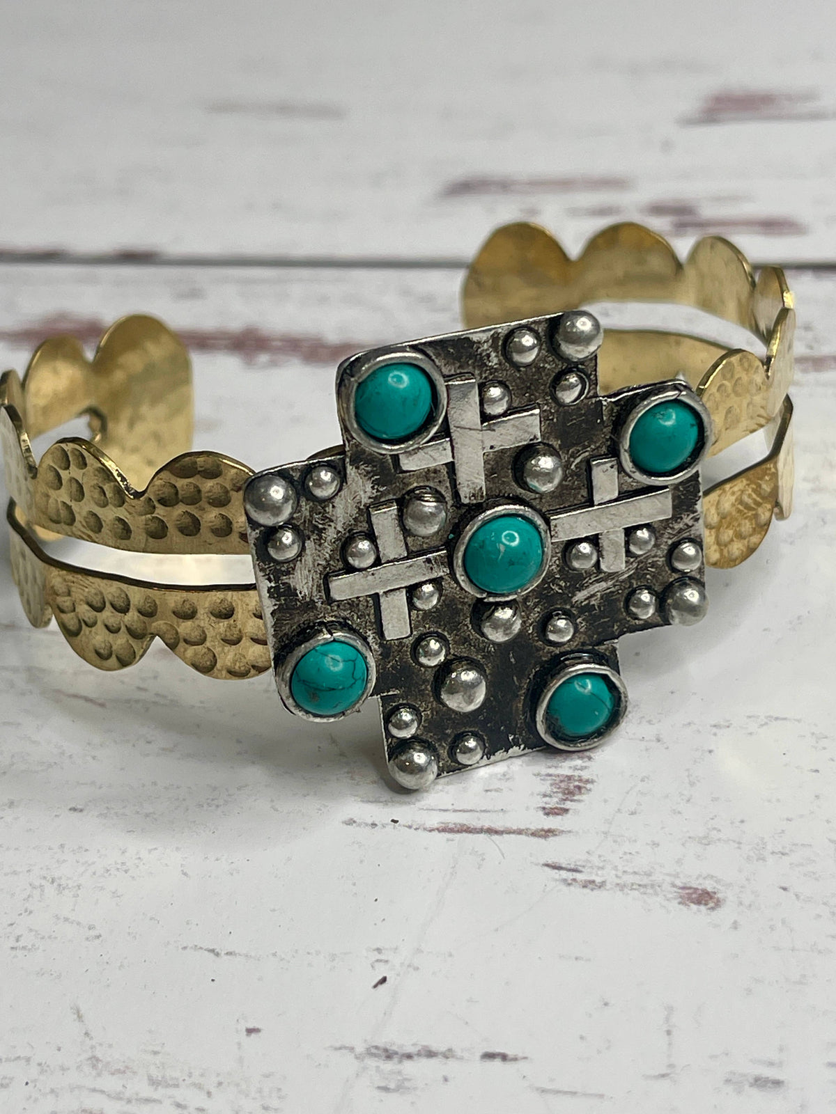 Criss cross Concho Gold cuff