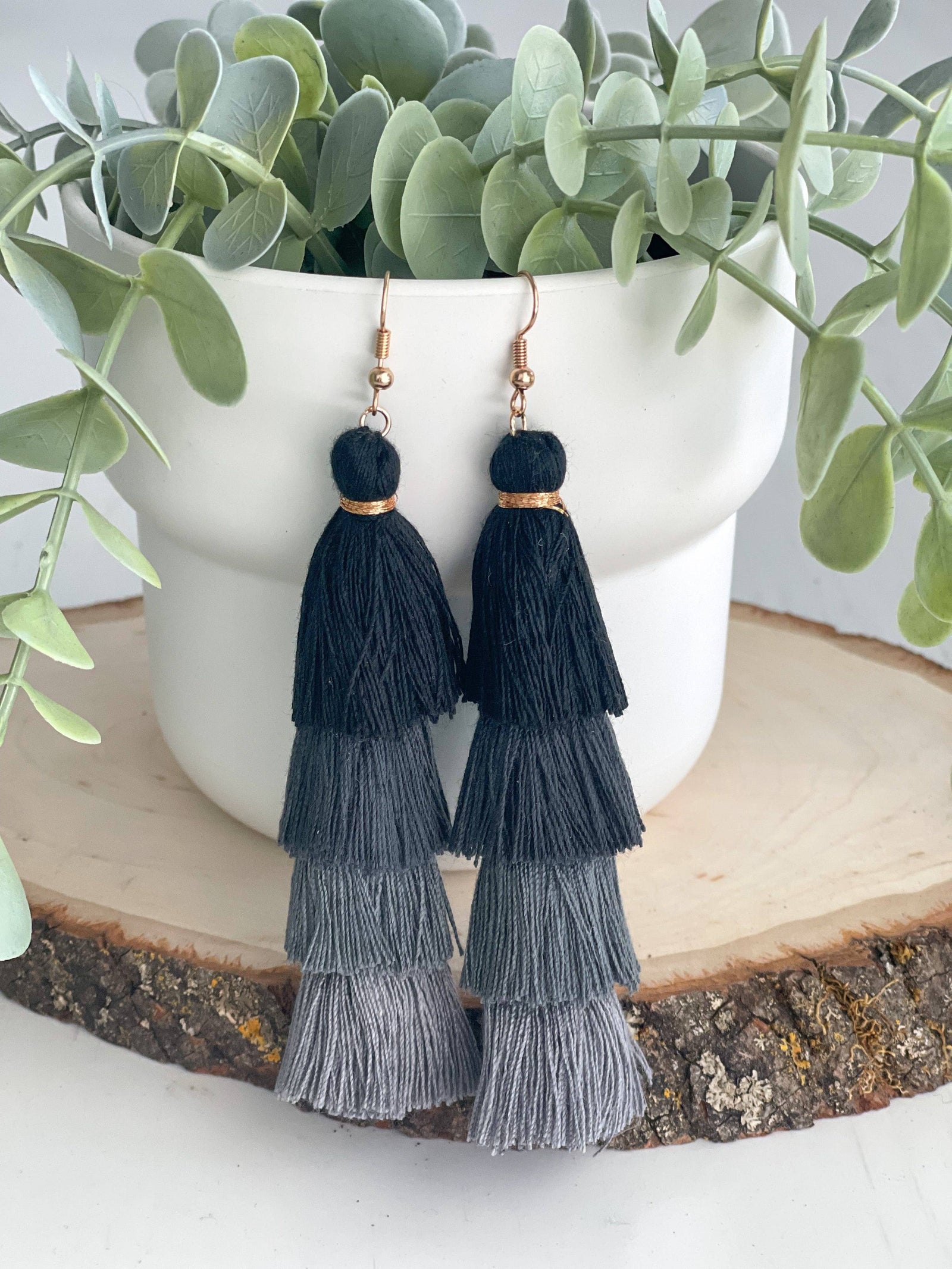 Free Fall Tassel Earrings "Black"