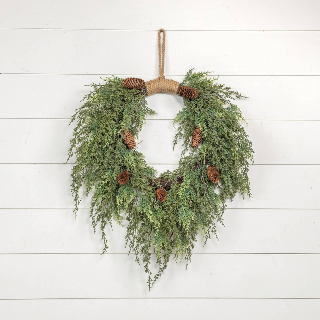 CEDAR & PINECONES HANGING WREATH 28"