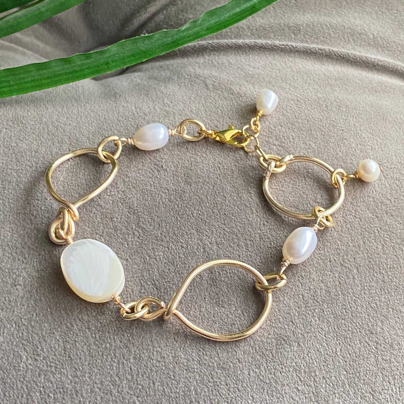 PEARL - Mother of Pearl Eternity Gold Link Bracelet Freshwater Pearl